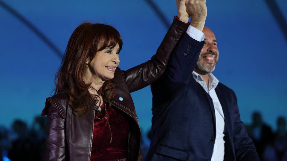 Cristina Kirchner denunció presiones para que la Justicia la detenga y proscriba | "Me gatillaron en la cara porque me quieren presa o muerta" 