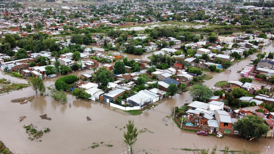Cuando el agua baja, emerge la crueldad  | Javier Milei vetó la Ley de Emergencia para Bahía Blanca