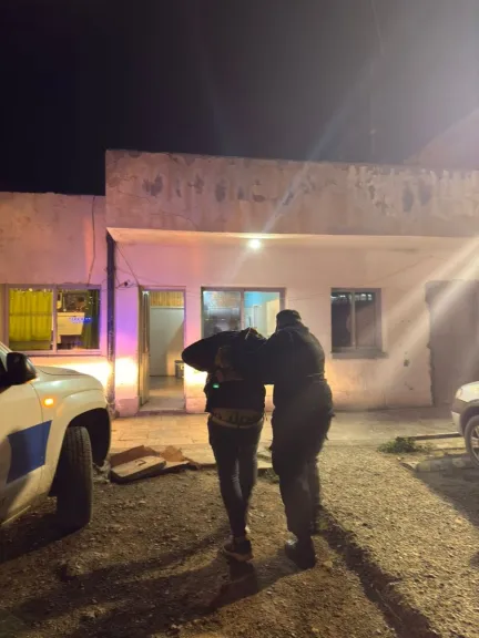 Dispararon dentro de un restobar y huyeron: dos aprehendidos tras una persecución