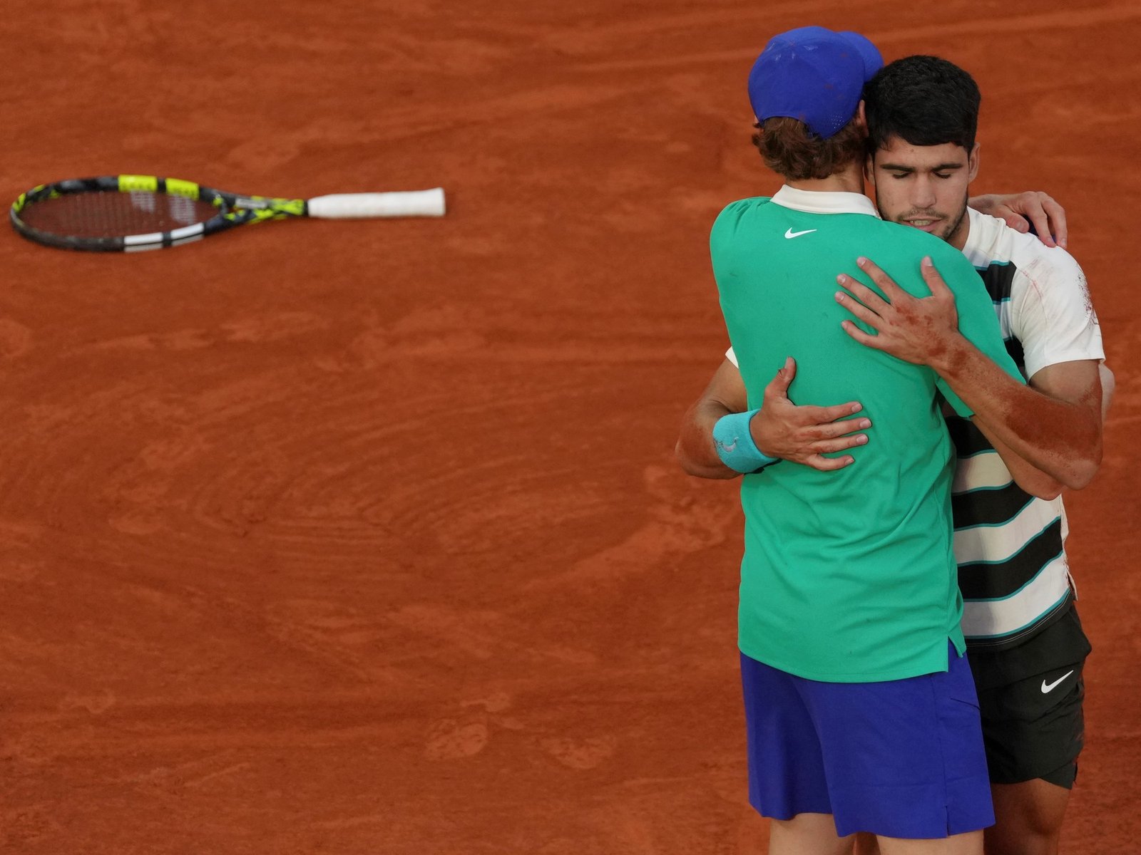 El tenis deja el polvo de ladrillo y pasa al césped con Sinner y Alcaraz como figuritas repetidas y muy lejos de los demás