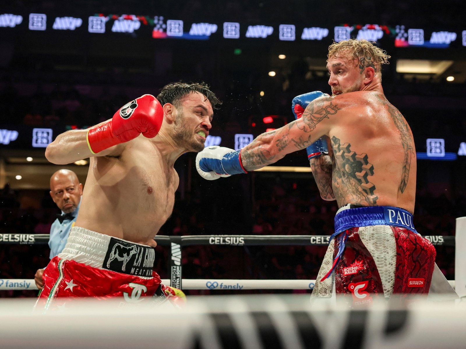 El youtuber Jake Paul venció por decisión unánime a un deslucido Julio César Chávez Jr.