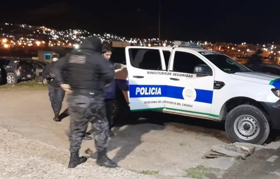 Entró a un comercio para evitar ser identificado y tenía pedido de captura