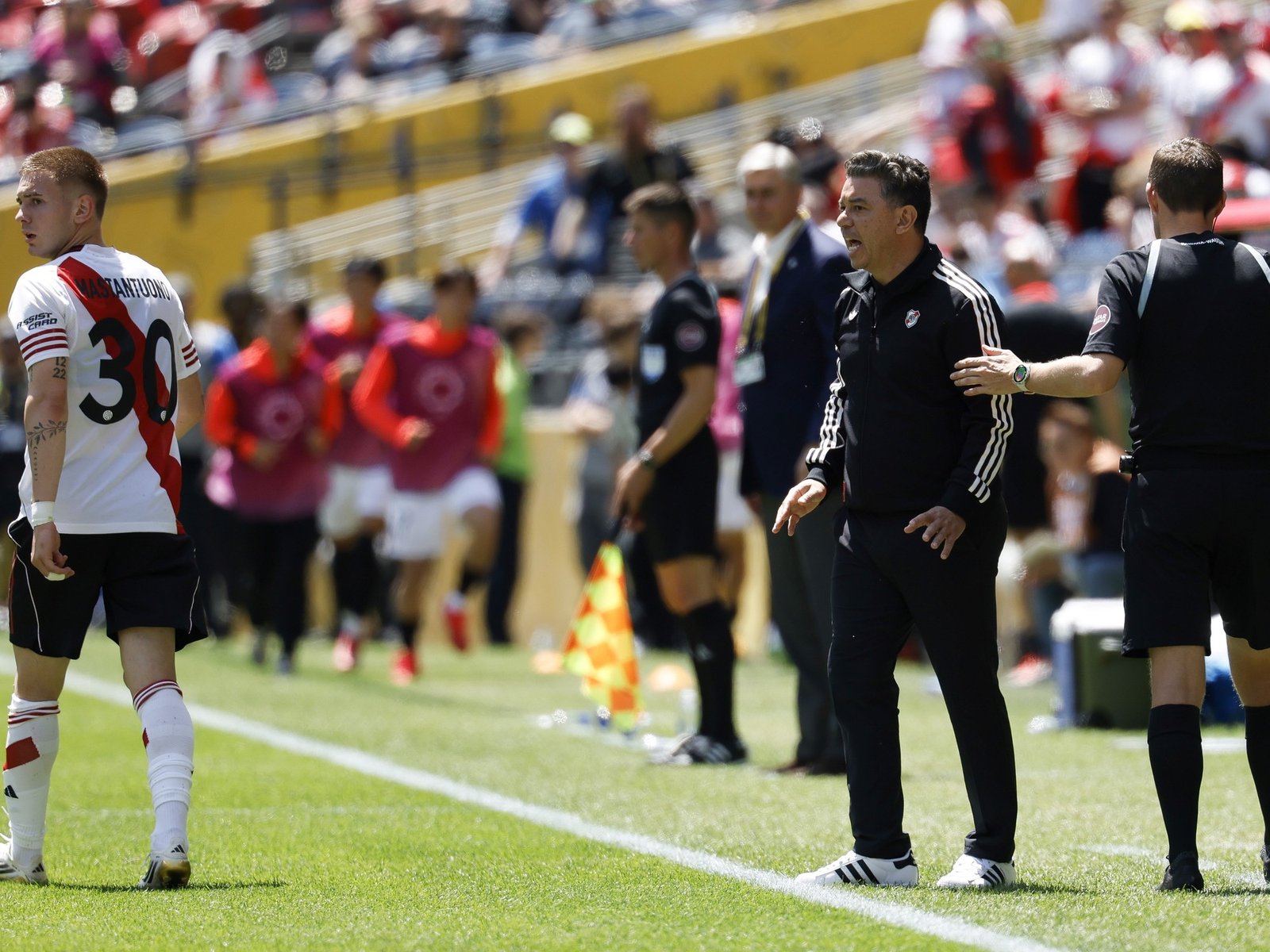 Gallardo se sinceró sobre la venta Mastantuono al Real Madrid y blanqueó cómo fue el contacto con Cristiano Ronaldo: "Si picaba, picaba"