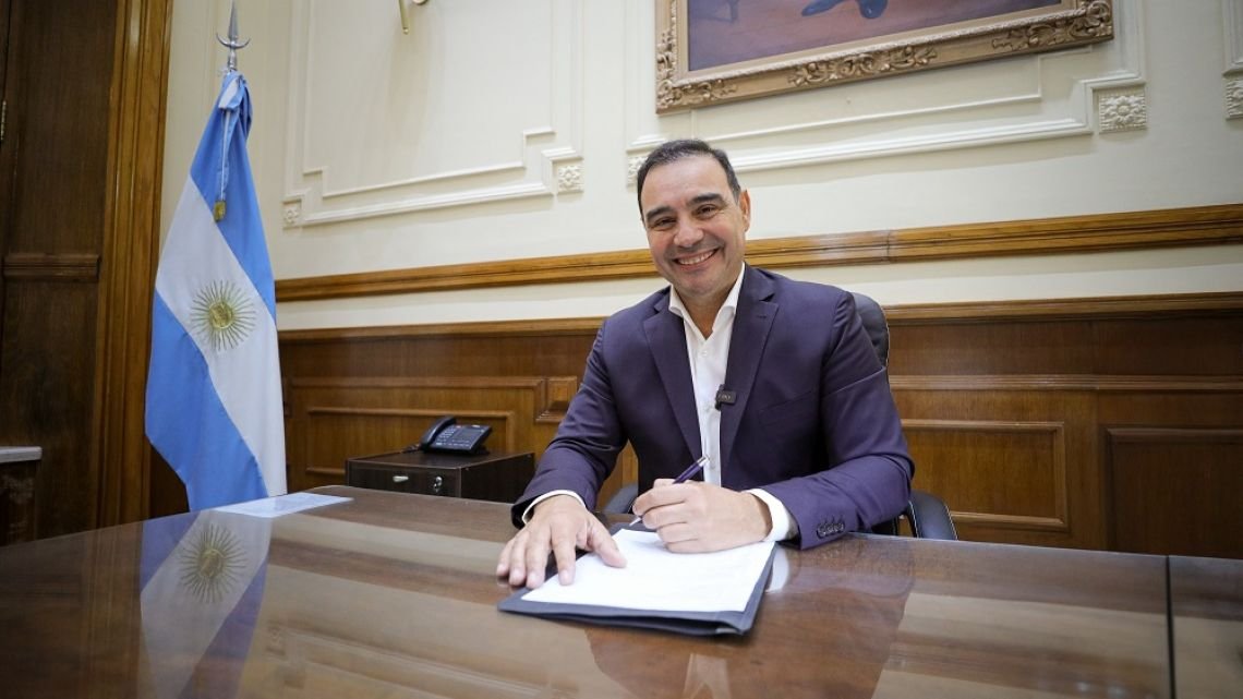 Gustavo Valdés restringió las alianzas municipales por decreto: fuerte repudio de la oposición