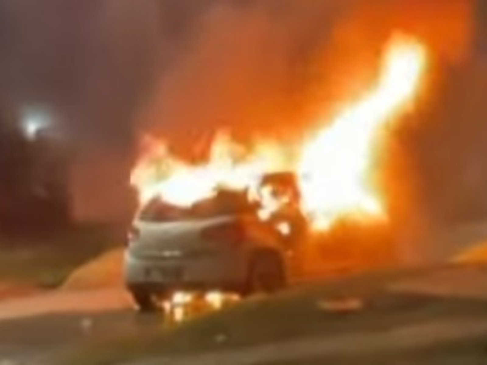Hallaron dos cadáveres dentro de un auto incinerado en Malvinas Argentinas: cuatro detenidos