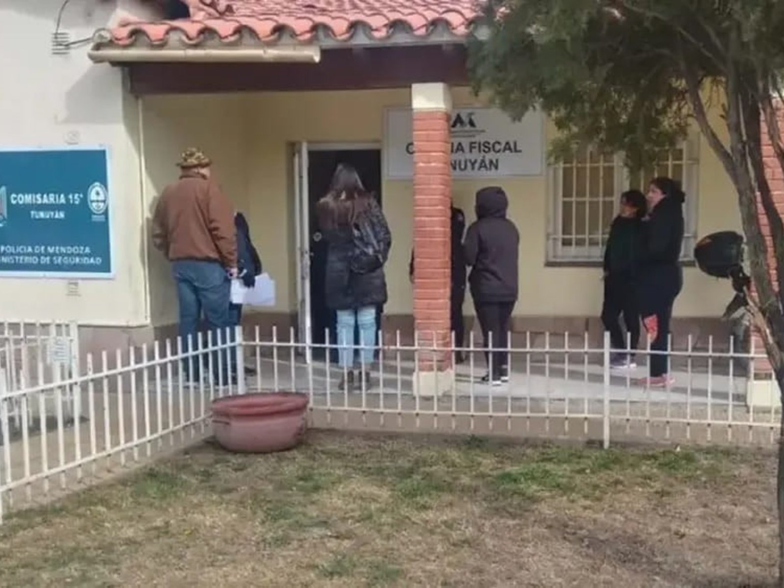 Investigan en Mendoza a una mujer que habría intentado vender a su nieto por 14 millones de pesos: hay tres detenidos