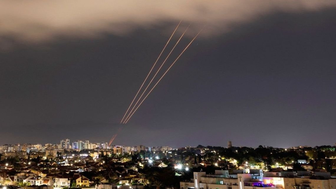 Israel intensificó los ataques sobre plataformas lanza misiles de Irán