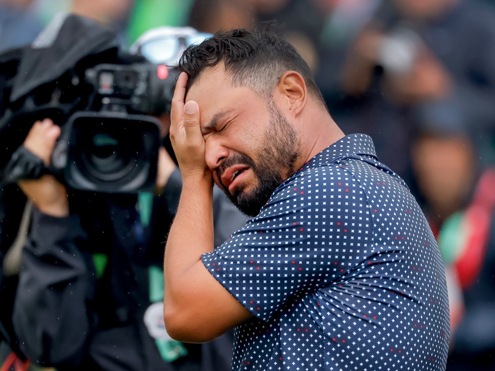 J.J. Spaun hizo cinco bogeys en los primeros seis hoyos de la ronda final, pero se recuperó y es el impensado campeón del US Open de golf