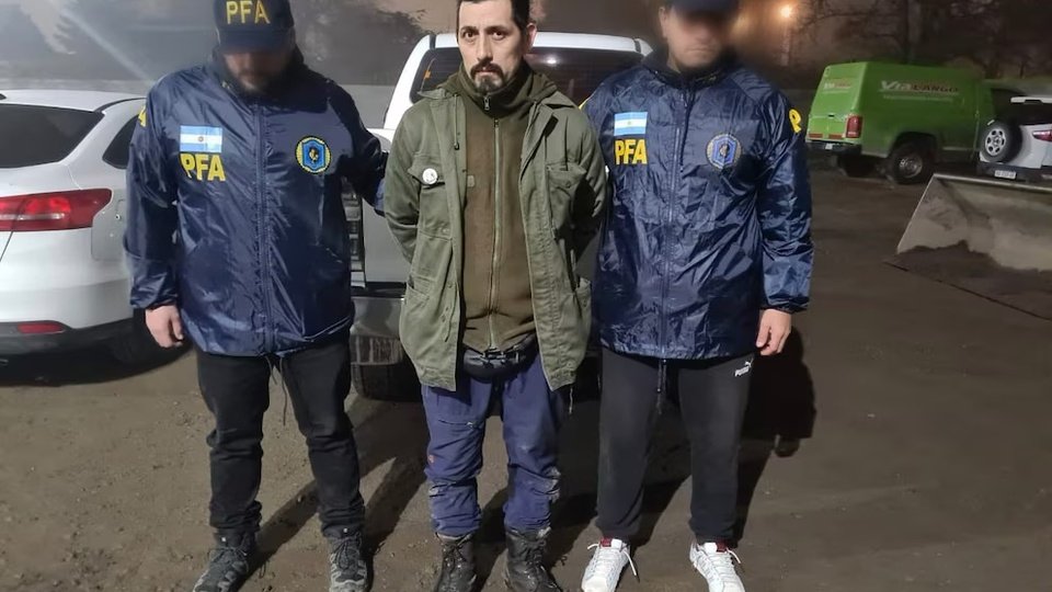 Jones Huala, otra vez detenido: "No lo van a dejar en paz, para Bullrich es un negocio político" | La defensa del lonko de Cushamen afirma que está "preso por sus convicciones"