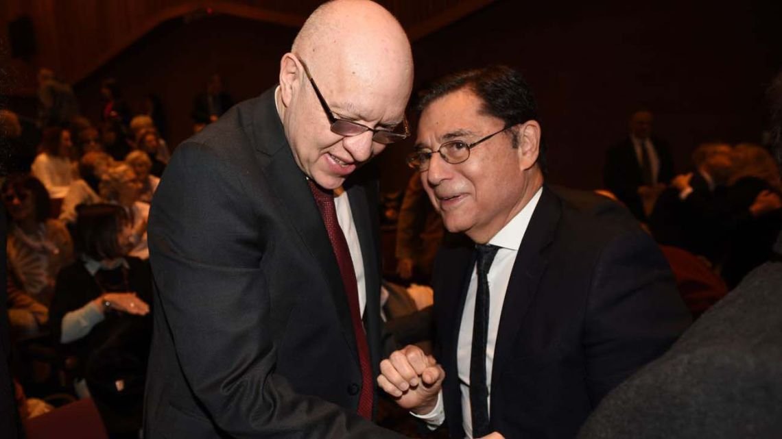 Jorge Fernández Díaz recibió la Pluma de Honor y advirtió sobre el gobierno de Milei: “Quieren domesticar al periodismo”