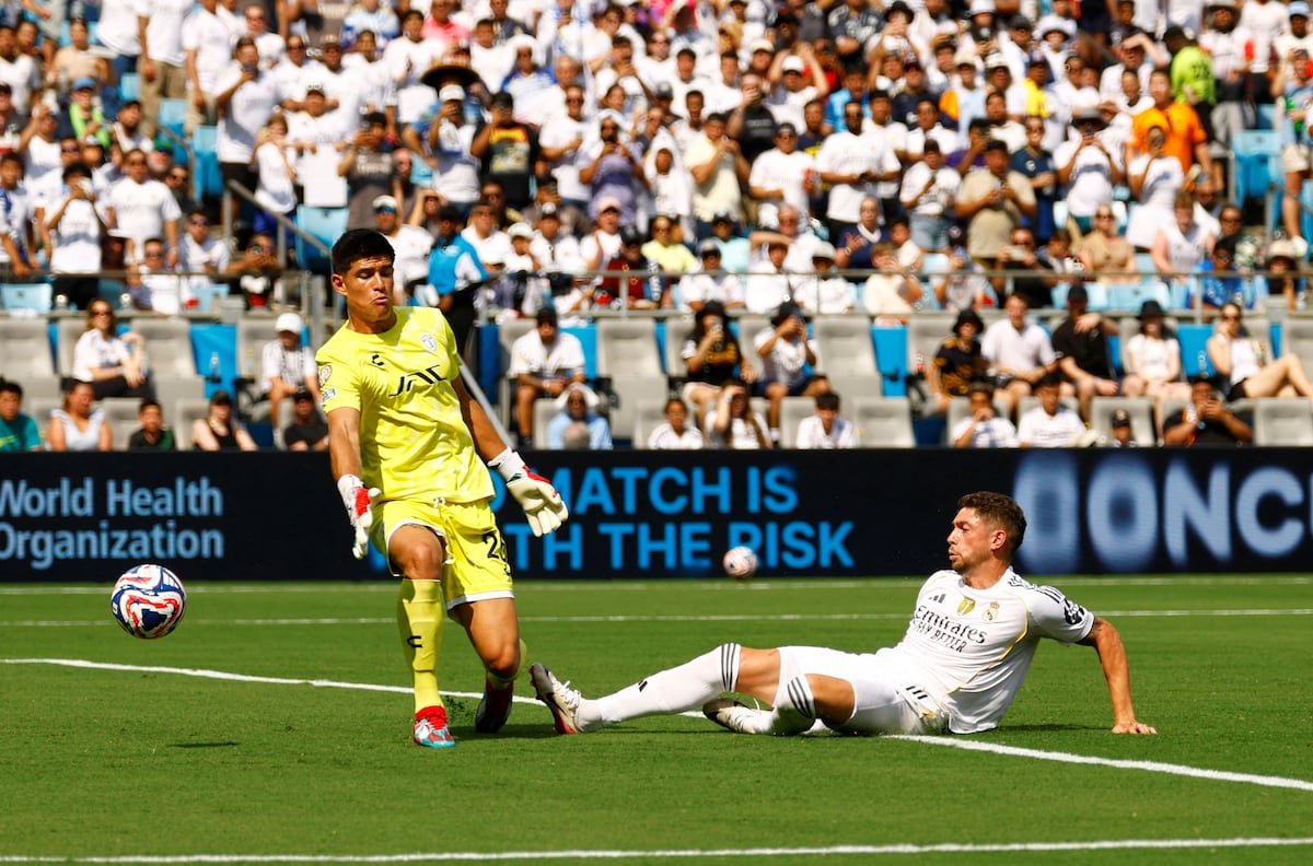 Valverde anota el tercer gol del Madrid ante el Pachuca después de un buen pase de Brahim.