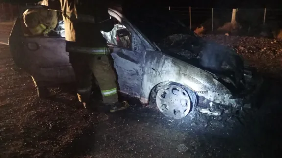 Le robaron el auto y apareció incendiado