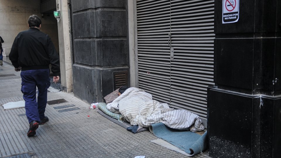 Llegó la ola polar: recomendaciones para asistir a la gente en situación de calle | Los teléfonos de contacto