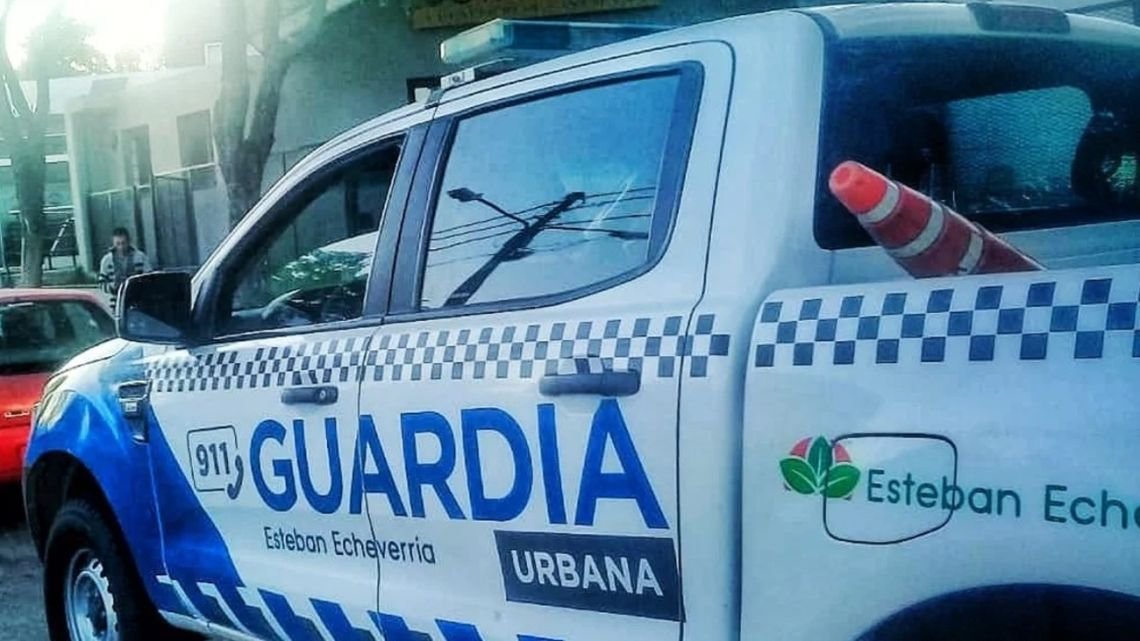Lo denunciaron por violencia de género, disparó contra su ex novia y una mujer policía y se dio a la fuga