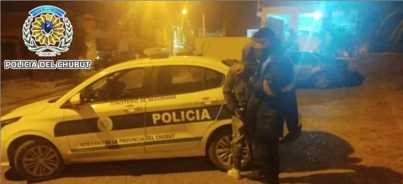 Lo sorprendieron robando mientras dormían y fue detenido a pocas cuadras