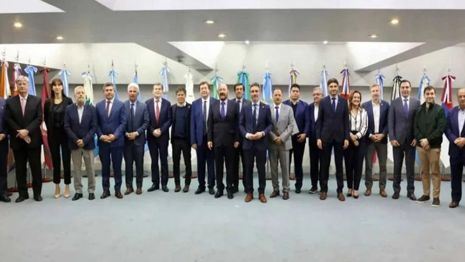Los gobernadores vuelven a reunirse para llevar sus reclamos al gobierno de Milei | Impuestos, coparticipación y ATNs