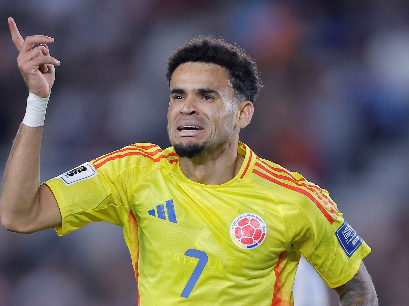 Luis Díaz, a pura fantasía, metió un gol en modo Maradona para que Colombia sorprenda a la Argentina en el Monumental