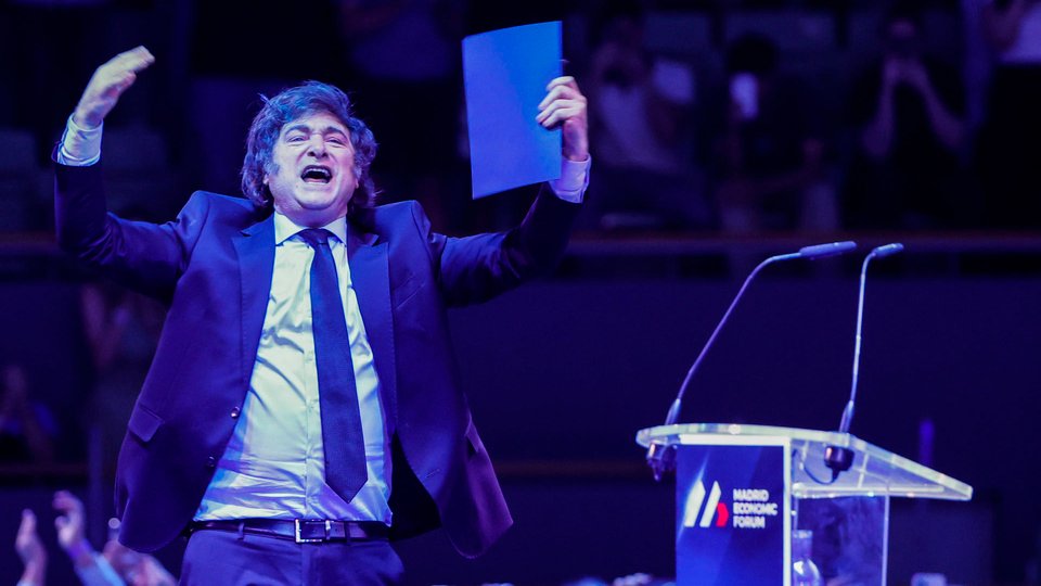 Milei cantó "Panic Show", gritó "muerte al socialismo" y se quedó sin aire