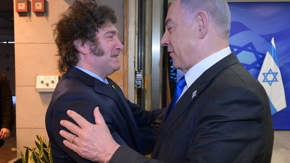 Milei y su apoyo fanático a Israel: jugar con fuego | Pedido de juicio político y advertencias sobre el involucramiento en la guerra