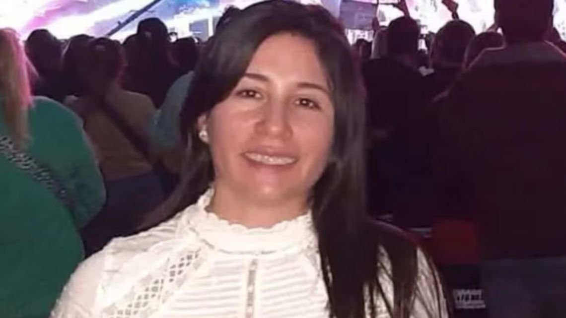 Muerte de una maestra en Catamarca: investigan si se tiró del auto de su ex y fue atropellada