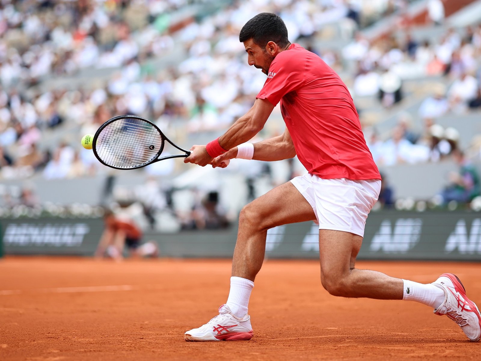 Novak Djokovic enfrenta a Alexander Zverev en busca de la semifinal donde espera Sinner