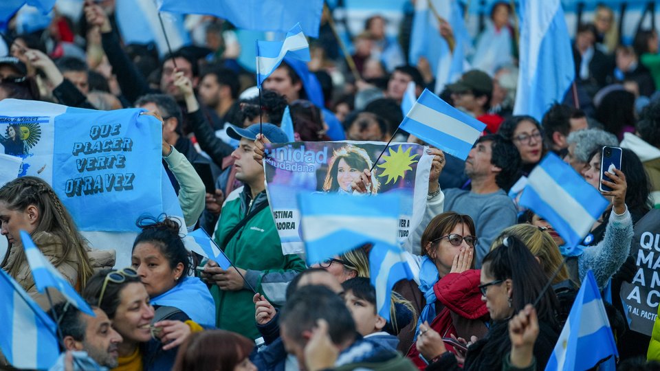 Parque Lezama, el kilómetro cero de la reconstrucción | CFK habló a la militancia y definió el plan: organizar, clarificar y volver