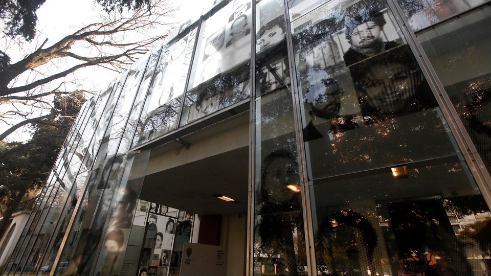 Piden que el Poder Judicial frene la avanzada del Gobierno contra la ex ESMA | Presentaciones de las querellas ante el juez Lijo