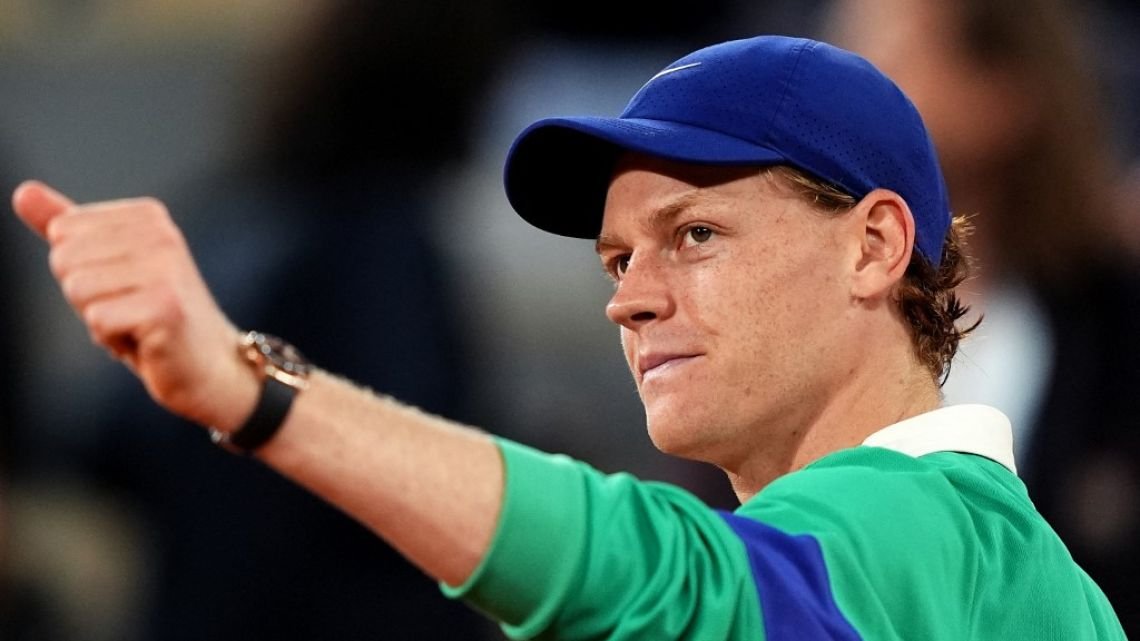Quién es Jannik Sinner: una estrella italiana en ascenso en el tenis mundial