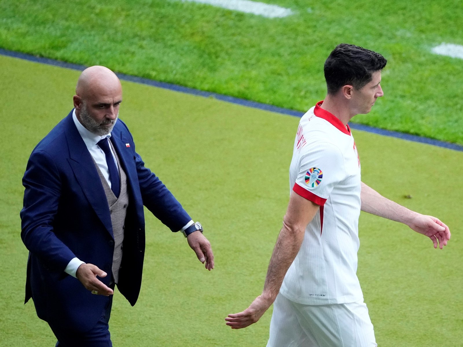 Robert Lewandowski le ganó la pulseada al DT de Polonia, que dejó su cargo tras el conflicto con el goleador y una dolorosa derrota