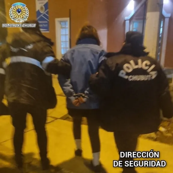 Robo en una remisería: una mujer fue detenida con un celular sustraído y herramientas sin identificar
