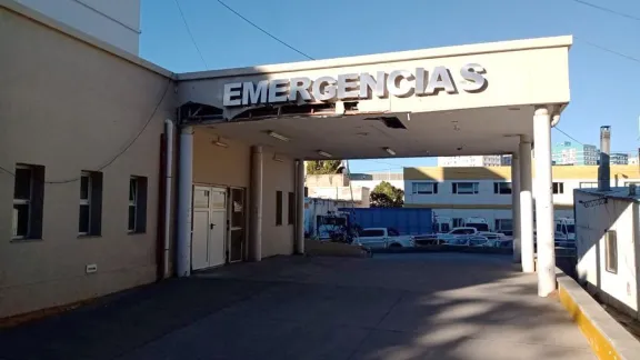 Un hombre fue atacado por un perro y sufrió lesiones en los genitales
