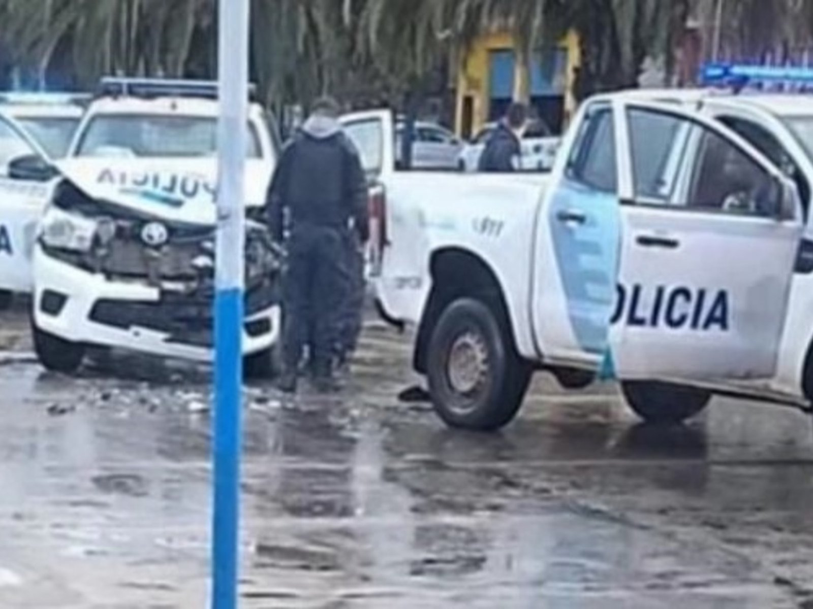 Un hombre le disparó a otro, huyó y provocó el choque de tres patrulleros en Mar del Plata: dos policías heridos