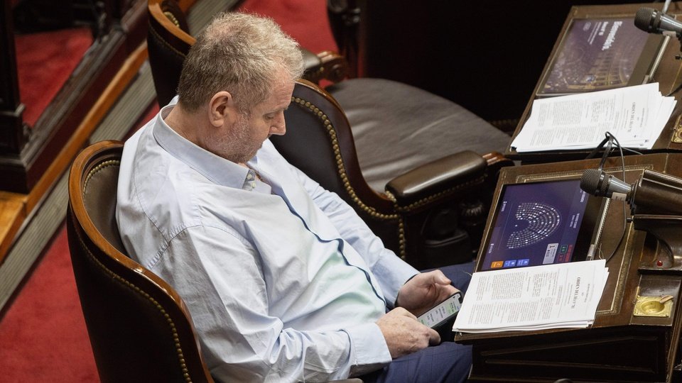 Un simulacro de peritaje sobre el celular del diputado Milman | La justicia finalmente abrirá un teléfono de su propiedad, comprado después del atentado a CFK