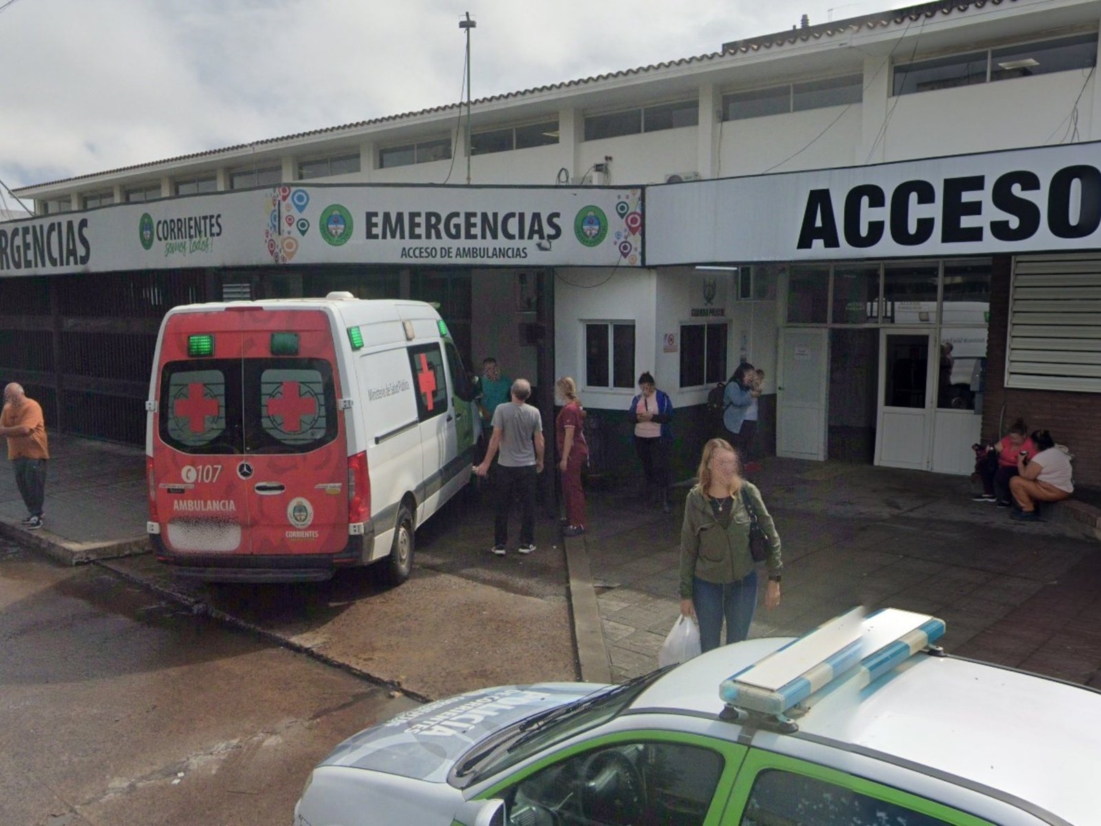 Una embarazada llegó al hospital con un cuchillo clavado en la espalda: dos hermanas detenidas