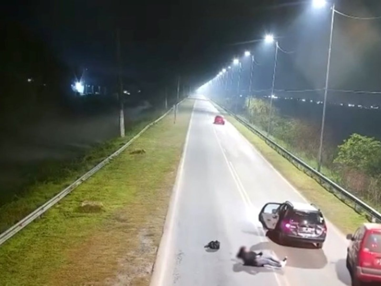 Una joven se tiró de un auto en movimiento porque el chofer de la aplicación no respetó la ruta del GPS