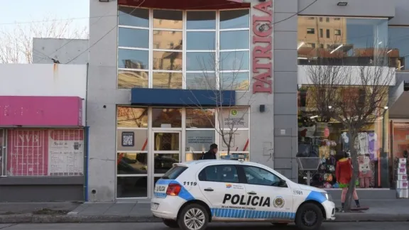 Violento robo en inmobiliaria: se llevaron varios celulares y escaparon en moto