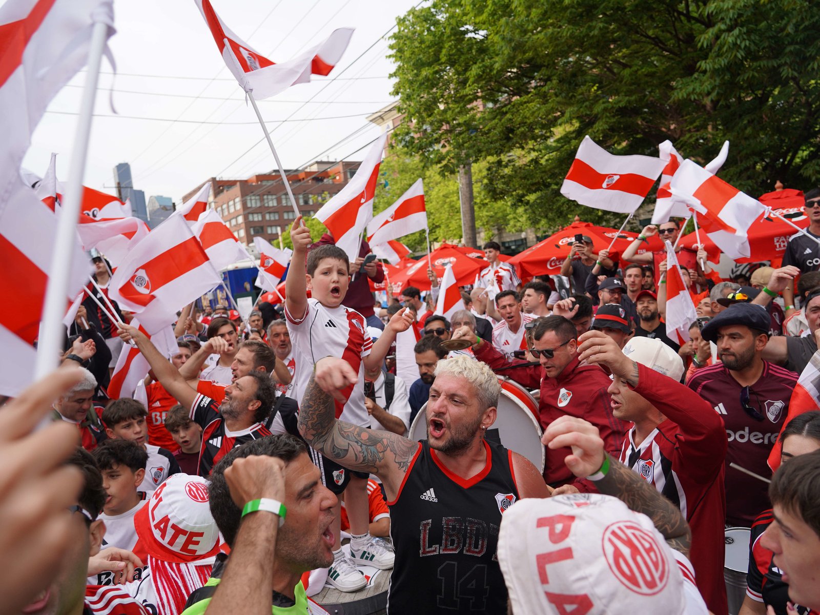 así fue el banderazo de los hinchas de River en Seattle