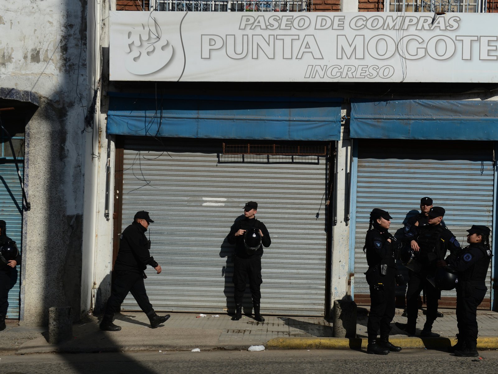 decomisaron gran cantidad de mercadería y los feriantes salieron a protestar