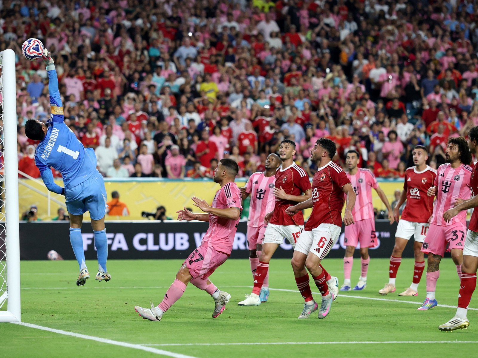 del casi golazo de Messi a la atajada con la cabeza del arquero El Shenawy