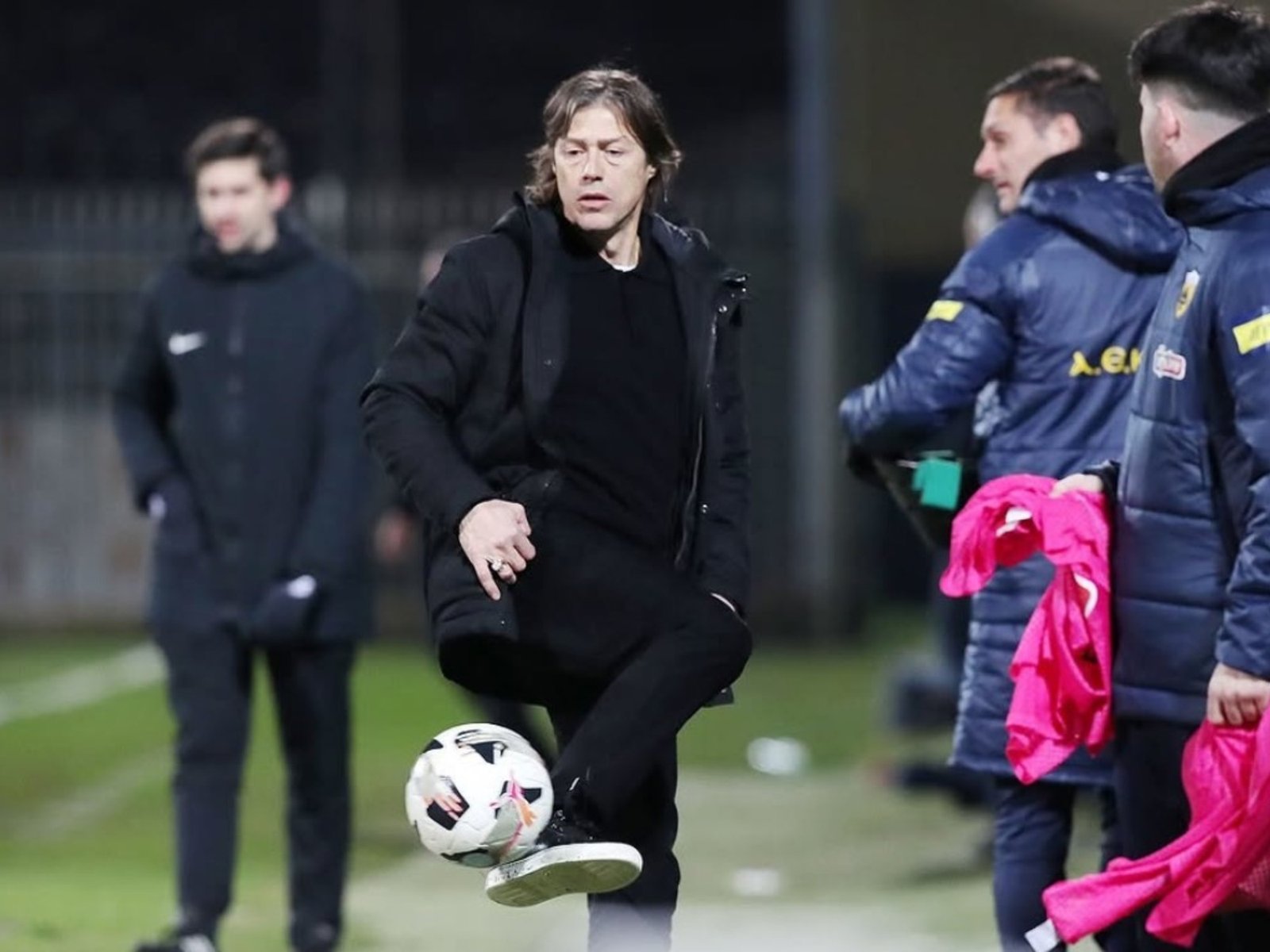 el argentino tiene su máximo desafío en un club que se transformó en una ‘picadora’ de técnicos