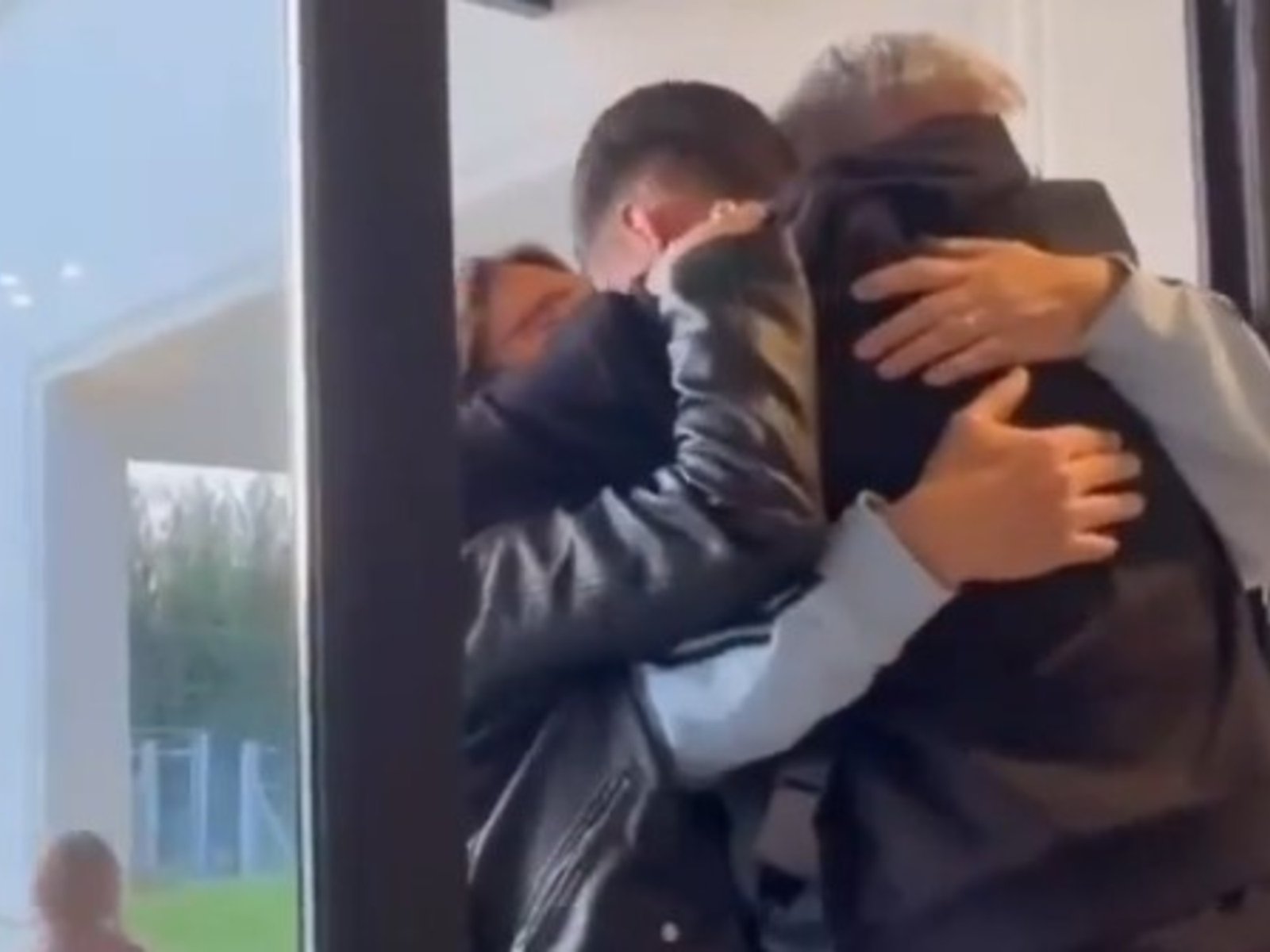 el conmovedor gesto del futbolista argentino Matías Soulé que sorprendió a sus padres