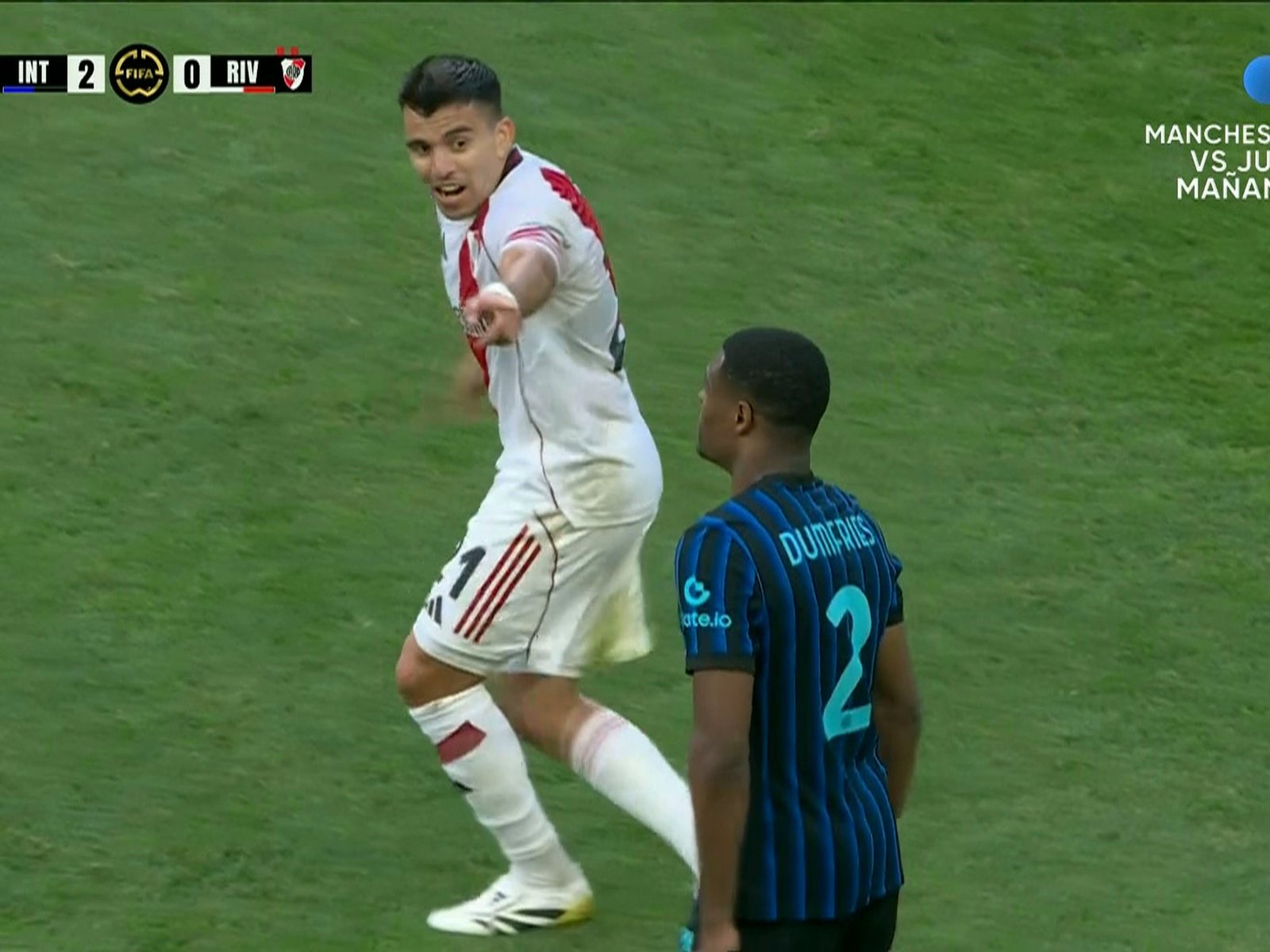 el disparador de la pelea entre Acuña y Dumfries en el partido de River contra Inter de Milán en el Mundial de Clubes