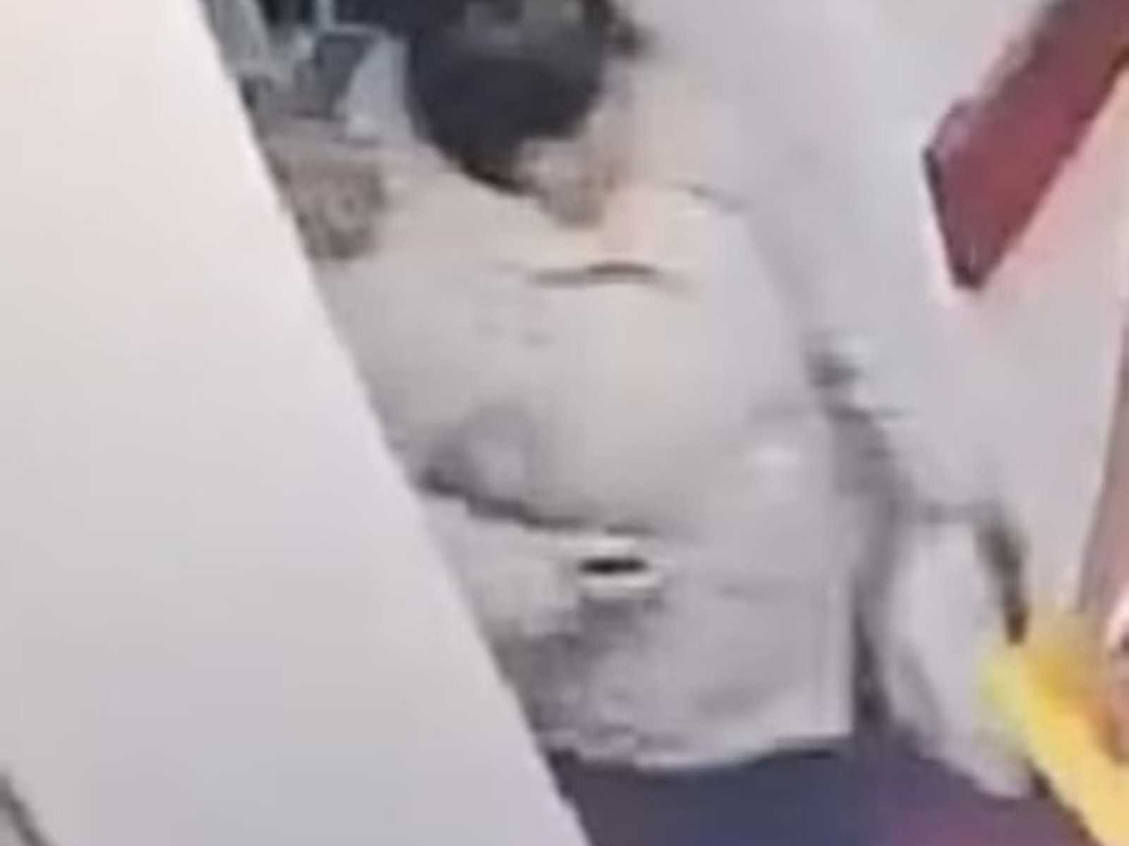 fue a visitar a su nieta al hospital, pero terminó detenida por robarle el iPhone a una enfermera