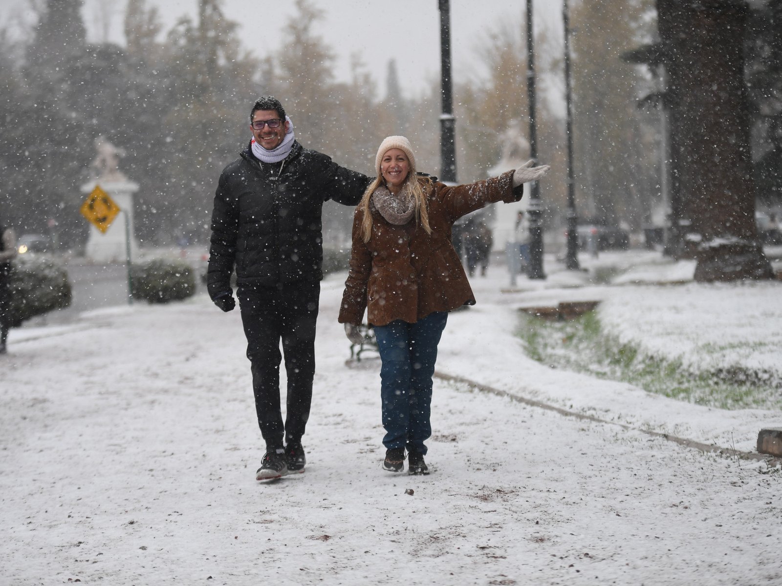 hubo mínimas bajo cero e intensas nevadas en zonas urbanas de Mendoza y Córdoba