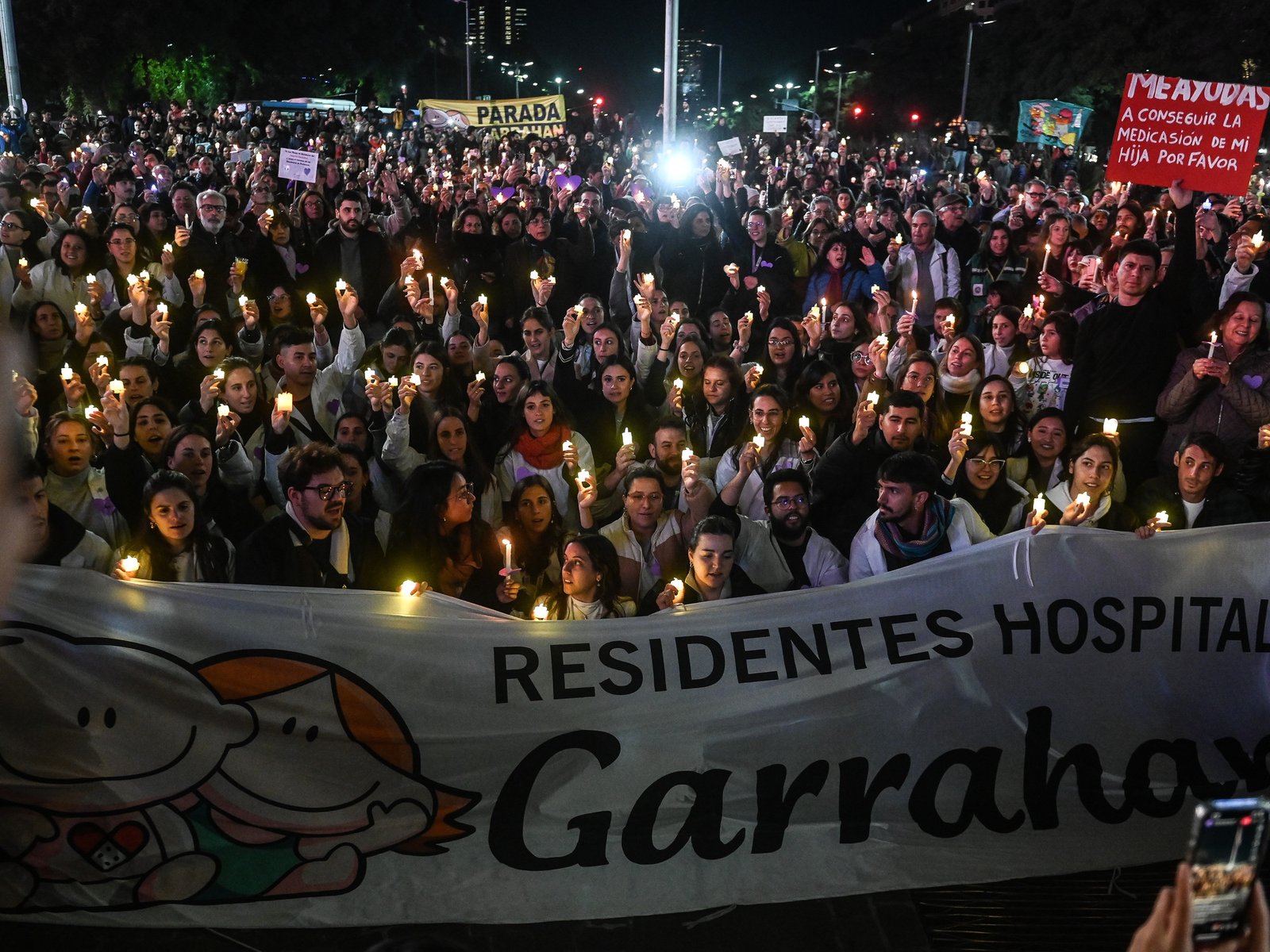 las autoridades del hospital advierten que sancionarán a los residentes si continúan las medidas de fuerza