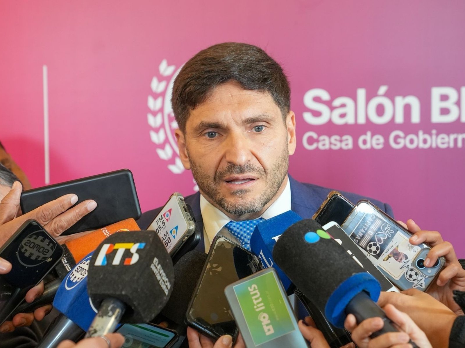 lo maniataron junto a su esposa y se llevaron hasta el registro de cámaras