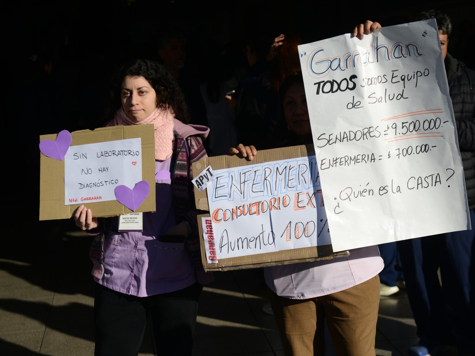 los residentes trabajan pero médicos y técnicos están de paro y marchan a Plaza de Mayo