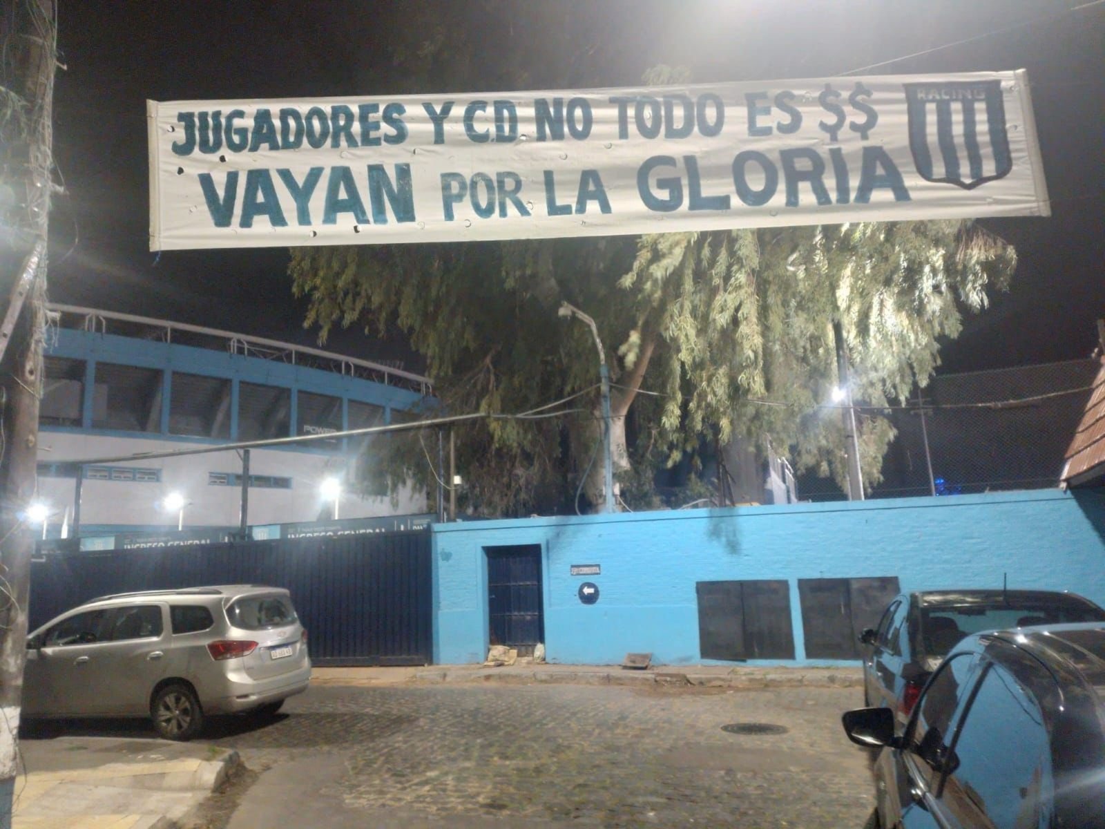 pasacalles, advertencia a los jugadores y feroz crítica a Marcelo Gallardo