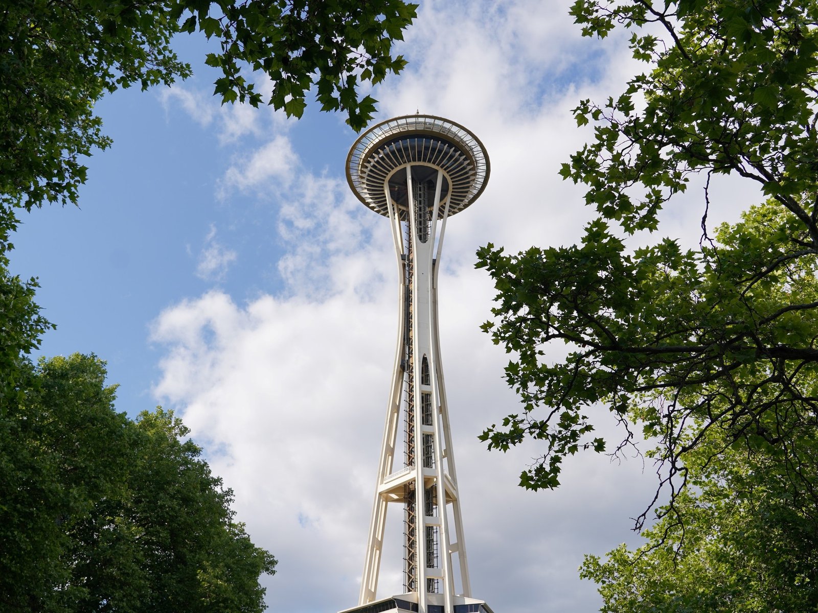 subida a la Space Needle, protestas contra Trump y el museo de la música que rinde culto a Jimi Hendrix y Kurt Cobain