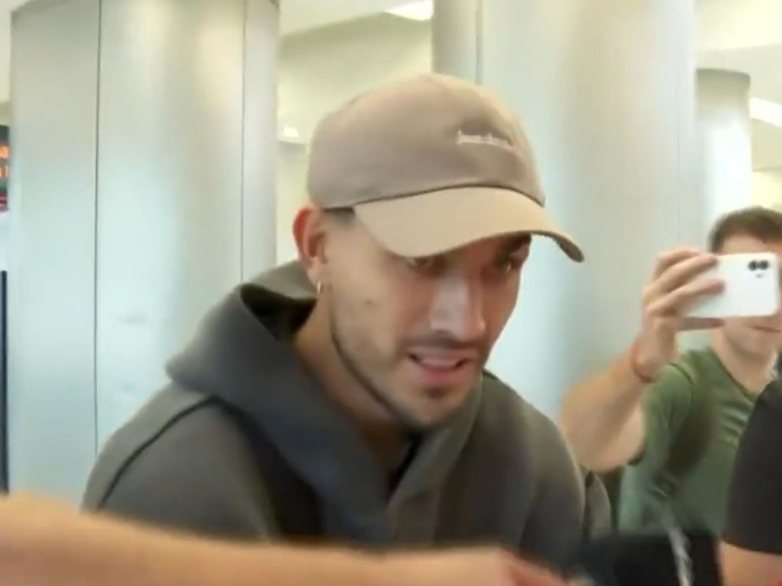 sus días de vacaciones lo alejan de jugar el Mundial de Clubes, pero reveló sus charlas con Riquelme